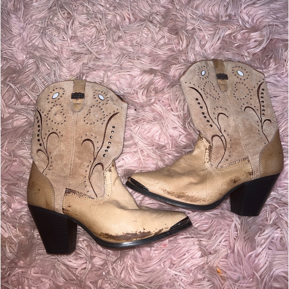 Dingo boots from bootbarn